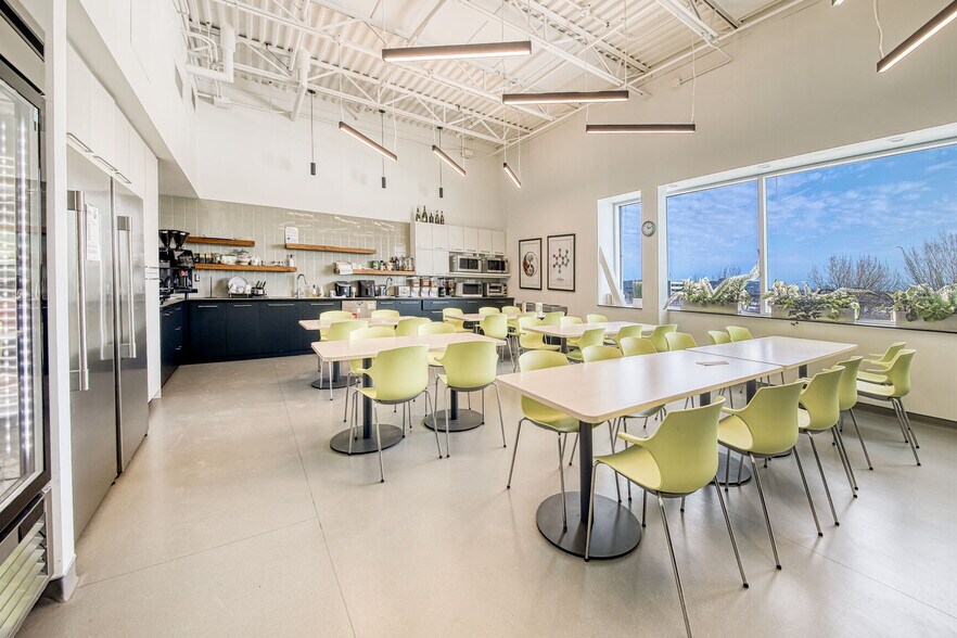 More Photos Of 7171 Rue Frederick-Banting, Saint-Laurent Medical For Lease