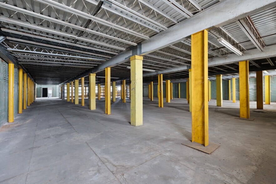 More Photos Of 101 N Val Verde Rd, Donna Warehouse For Sale