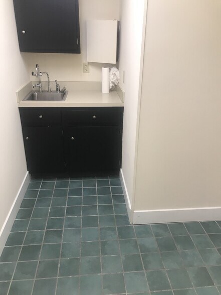 More Photos Of 7 Pinewoods Rd, Hyde Park Medical For Lease