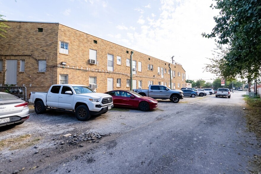 More Photos Of 2031 Fredericksburg Rd, San Antonio Apartments For Sale