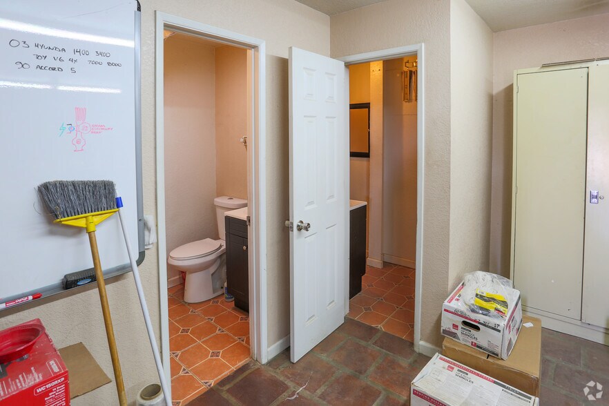 More Photos Of 55479 Yucca Trl, Yucca Valley Warehouse For Lease