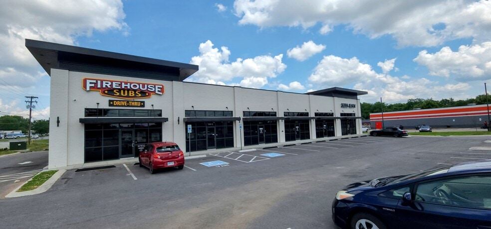 More Photos Of 106 Collier Rd, Clarksville Storefront Retail Office For Lease