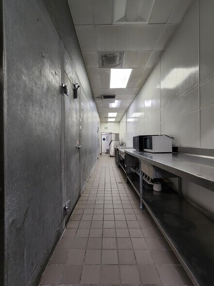 More Photos Of 1066-1070 S Fairfax Ave, Los Angeles Restaurant For Lease