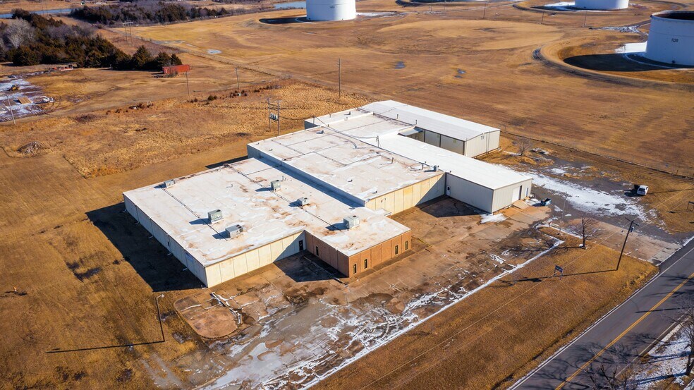 More Photos Of 730 E Eseco Rd, Cushing Warehouse For Sale
