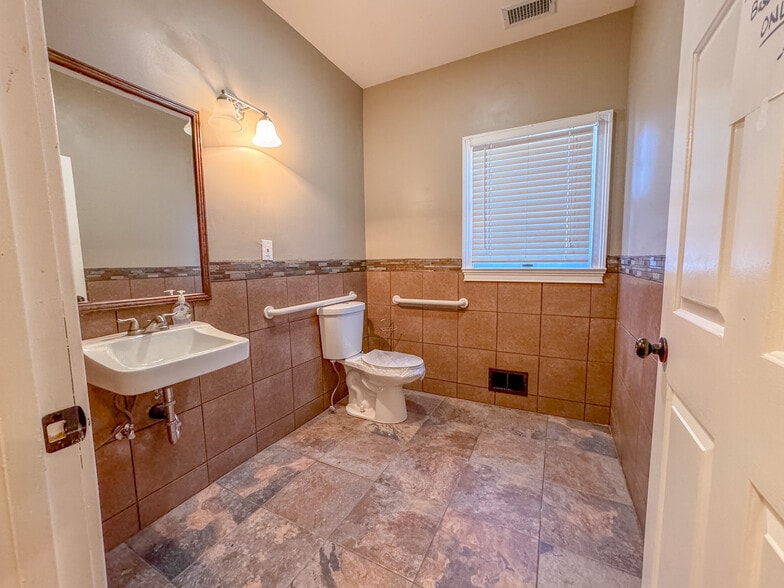 More Photos Of 2100 Gravel Springs Rd, Buford Medical For Lease