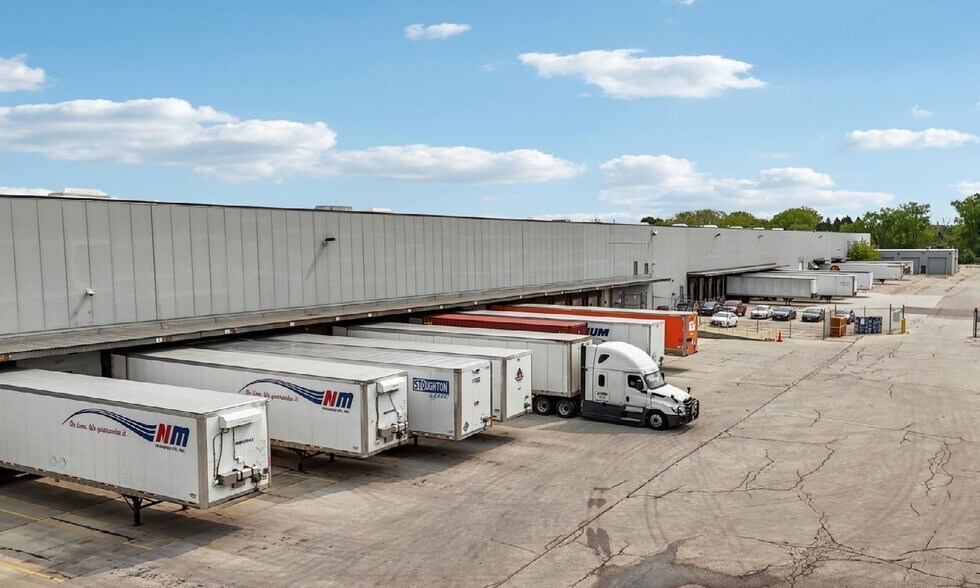 More Photos Of 5201-5401 W Donges Bay Rd, Mequon Warehouse For Lease