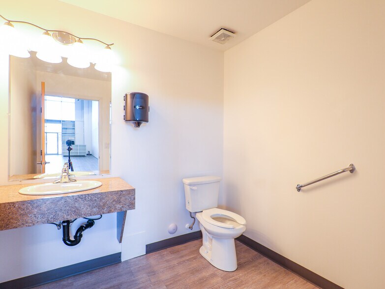 More Photos Of 4805 75 St, Stettler Storefront Retail Office For Sale