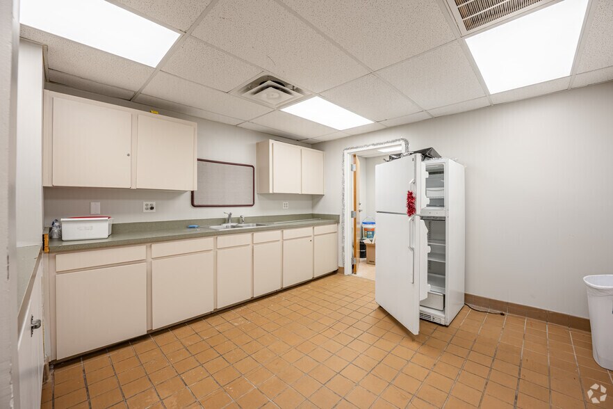More Photos Of 150 Dog Track Rd, Longwood Office For Lease