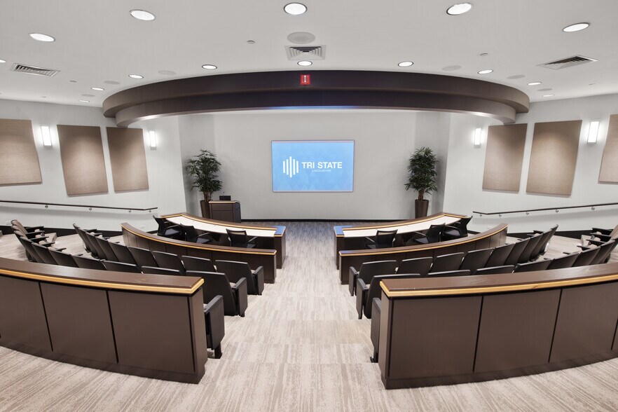 More Photos Of 300 Tri State International, Lincolnshire Unknown For Lease