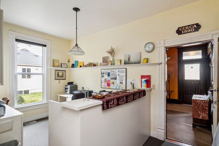 More Photos Of 5525 E Burnside St, Portland Office Residential For Sale