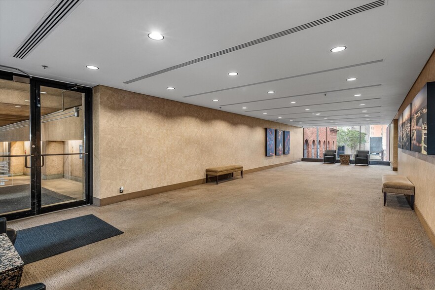 More Photos Of 400 Texas St, Shreveport Office For Sale
