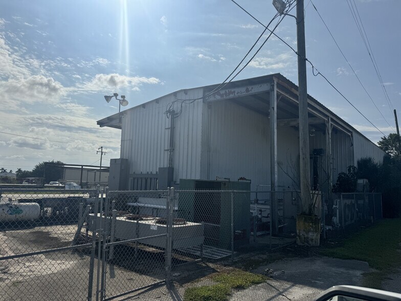More Photos Of 1008 Railroad St, Belle Glade Specialty For Sale