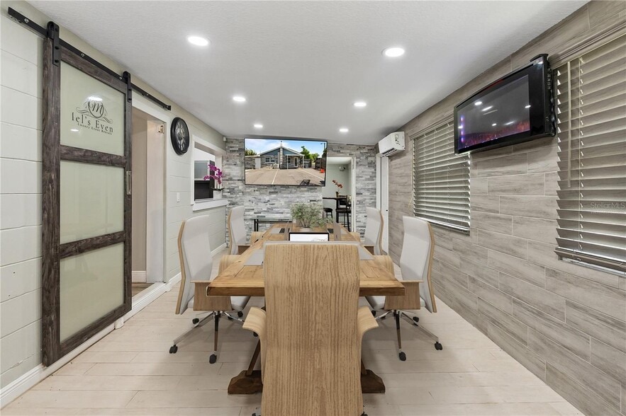 More Photos Of 5424 Edgewater Dr, Orlando Flex For Lease