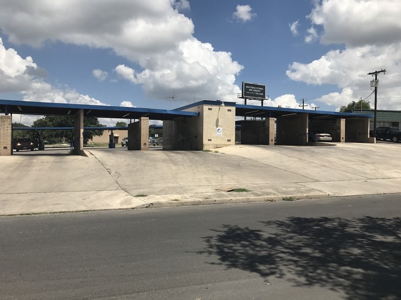 More Photos Of 115 W Glenview Dr, San Antonio Carwash For Sale