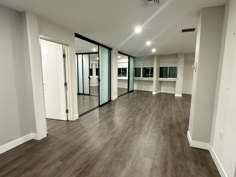 More Photos Of 291 S La Cienega Blvd, Beverly Hills Office Residential For Lease