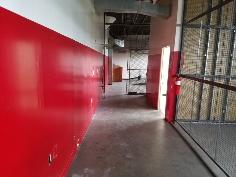 More Photos Of 1661 W Hill St, Louisville Manufacturing For Lease