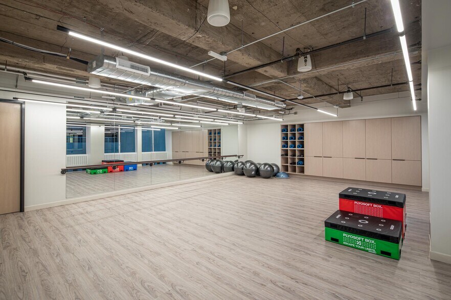 More Photos Of 1700 Broadway, Denver Office For Lease