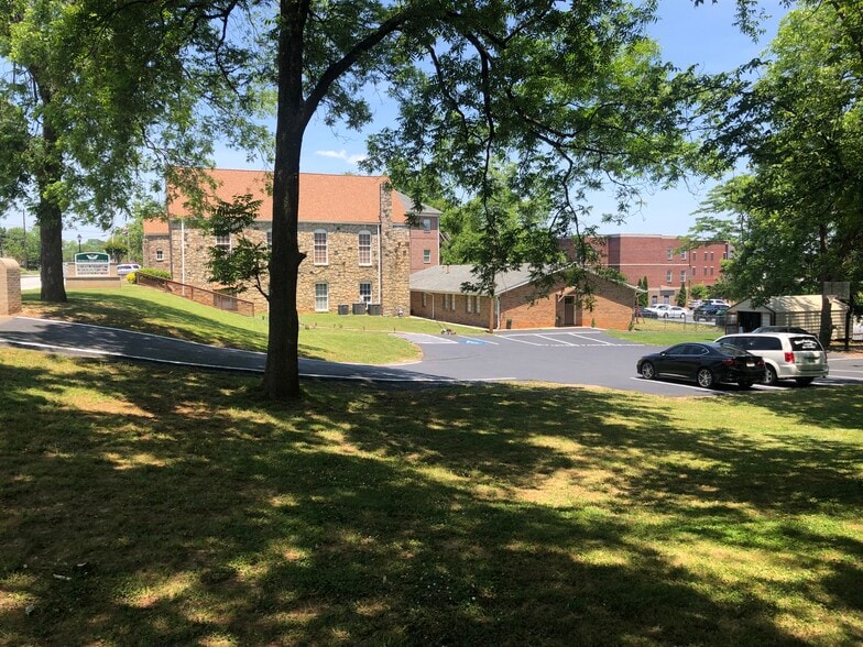 More Photos Of 495 Perry St, Lawrenceville Religious Facility For Lease