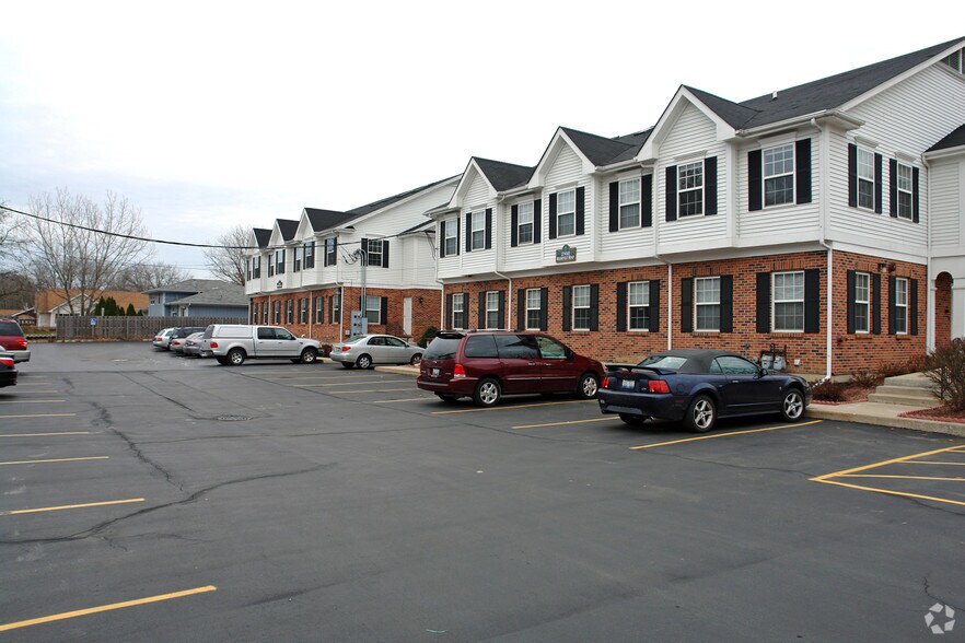 More Photos Of 27W130 Roosevelt Rd, Winfield Office For Lease