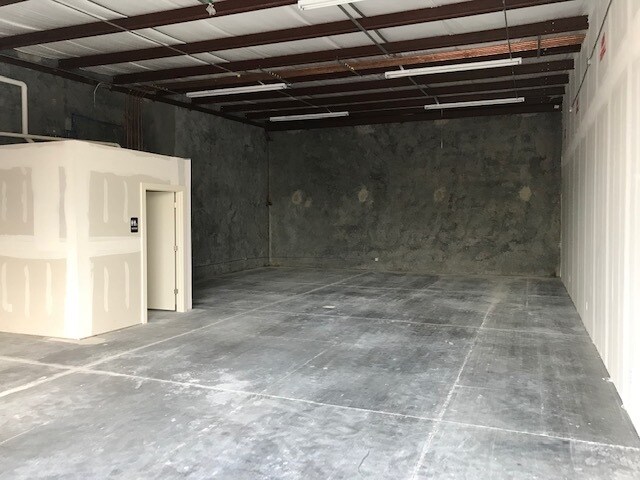 More Photos Of 304 E Pecan Blvd, McAllen Warehouse For Lease