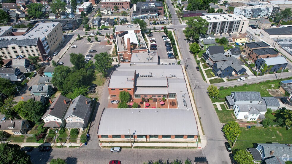 More Photos Of 1086 N 4th St, Columbus Office For Lease