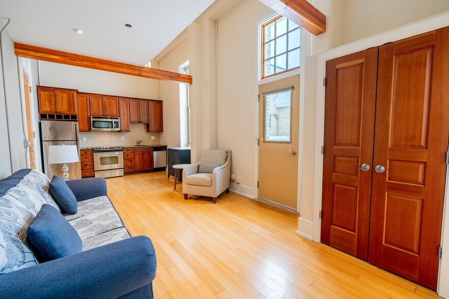 More Photos Of 800 Cottageview Dr, Traverse City Apartments For Sale