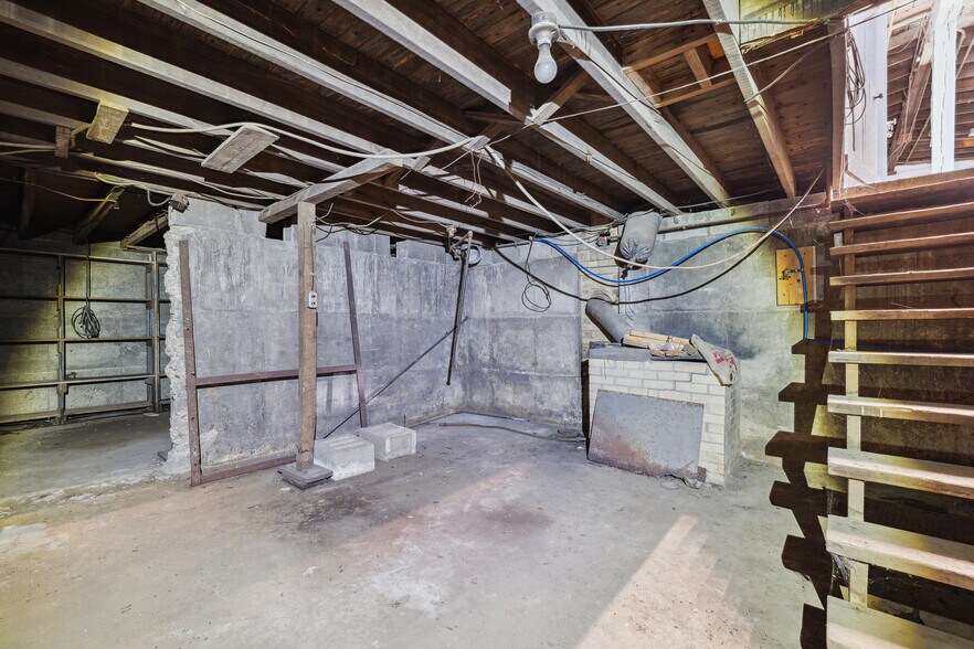 More Photos Of 15 Walnut St, Coshocton Warehouse For Sale