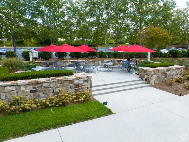 More Photos Of 100 North Point Ctr E, Alpharetta Office For Sale