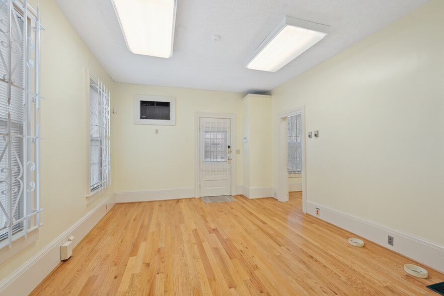 More Photos Of 1015 E Center St, Warsaw Office For Sale