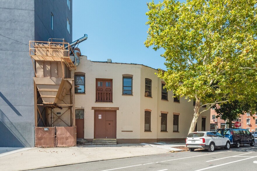 More Photos Of 54 Franklin St, Brooklyn Apartments For Sale