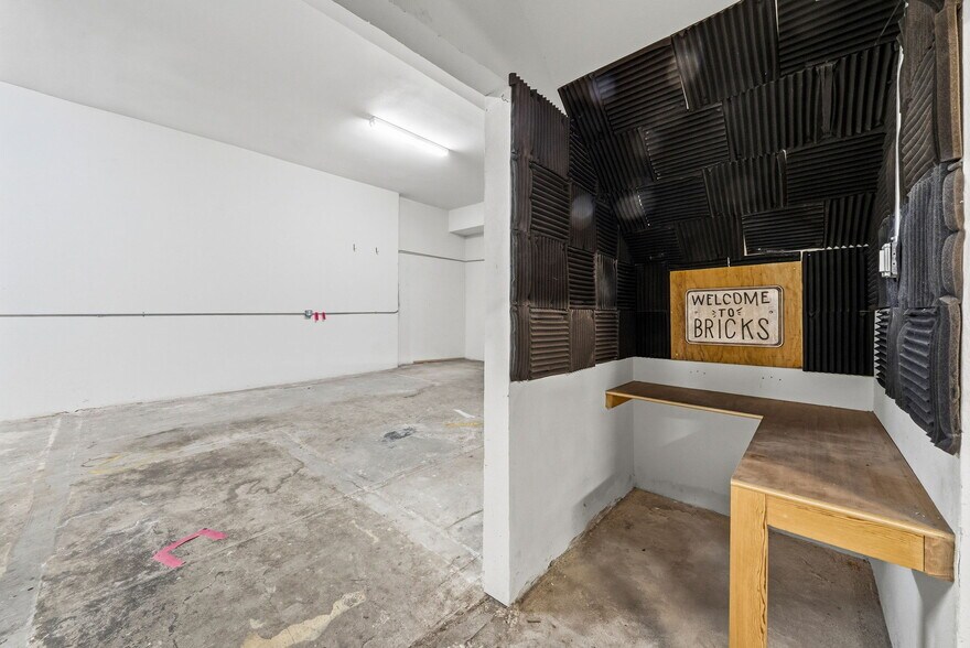 More Photos Of 586 W Avenue 28, Los Angeles Warehouse For Lease