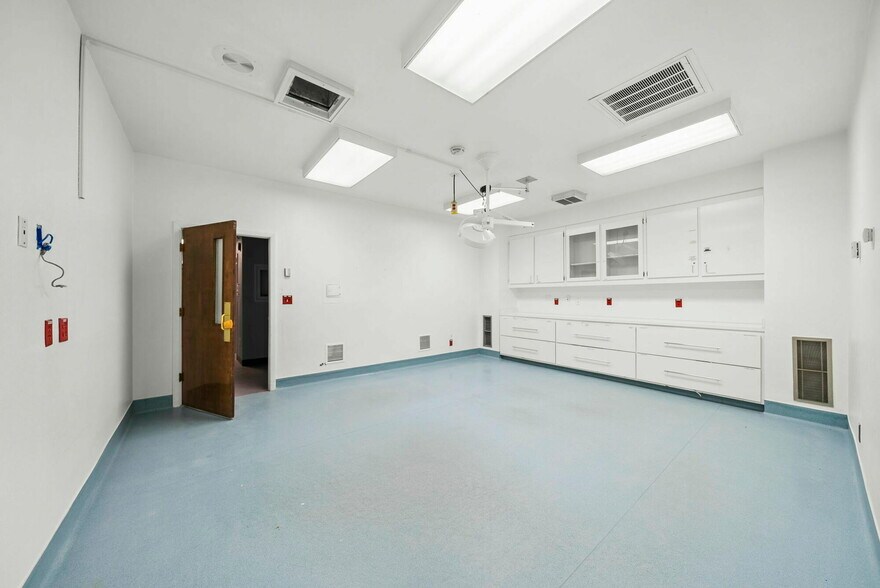 More Photos Of 1600 Jenks Ave, Panama City Medical For Sale