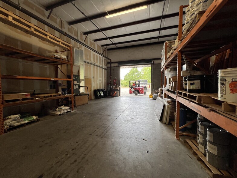 More Photos Of 550 Kane Ct, Oviedo Warehouse For Lease