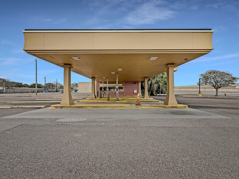 More Photos Of 1031 US Highway 181, Portland Bank For Sale