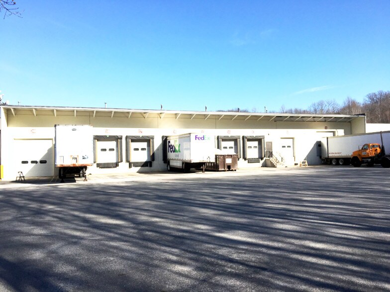 More Photos Of 400 Captain Neville Dr, Waterbury Warehouse For Lease