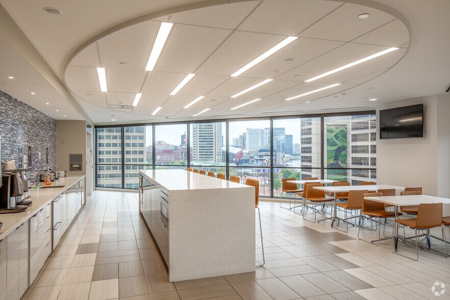 More Photos Of 100 S Charles St, Baltimore Office For Sale