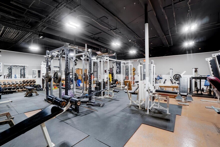 More Photos Of 1638 E Market St, York Flex For Sale