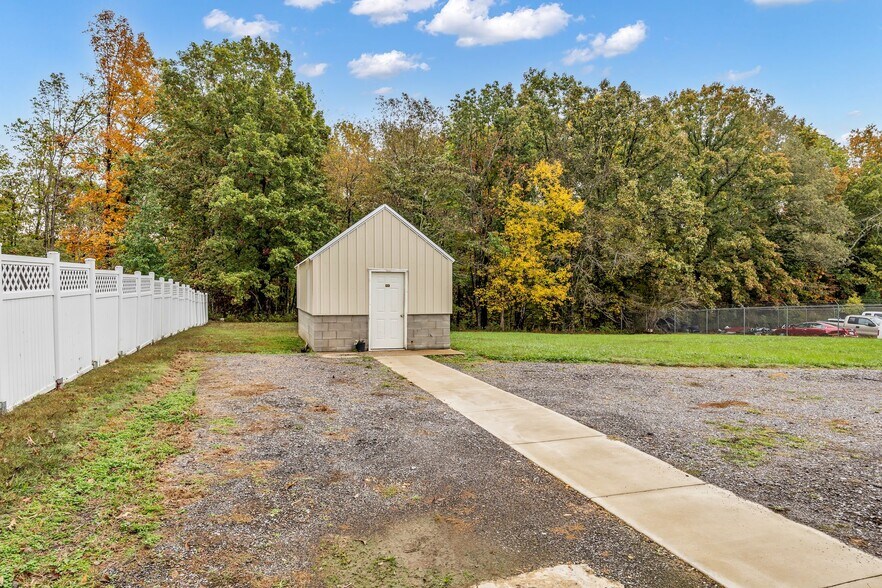 More Photos Of 4842 Highway 100, Lyles Restaurant For Lease