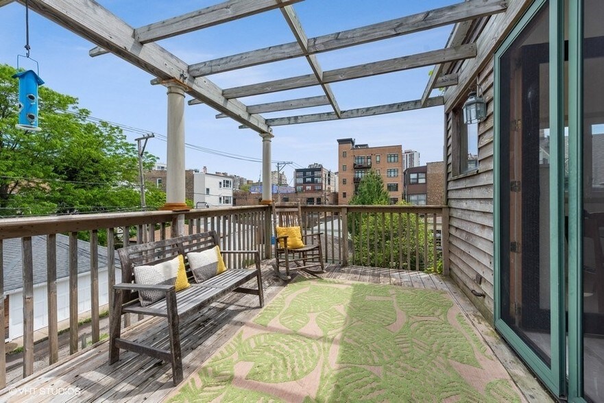 More Photos Of 1228 W Glenlake Ave, Chicago Apartments For Sale