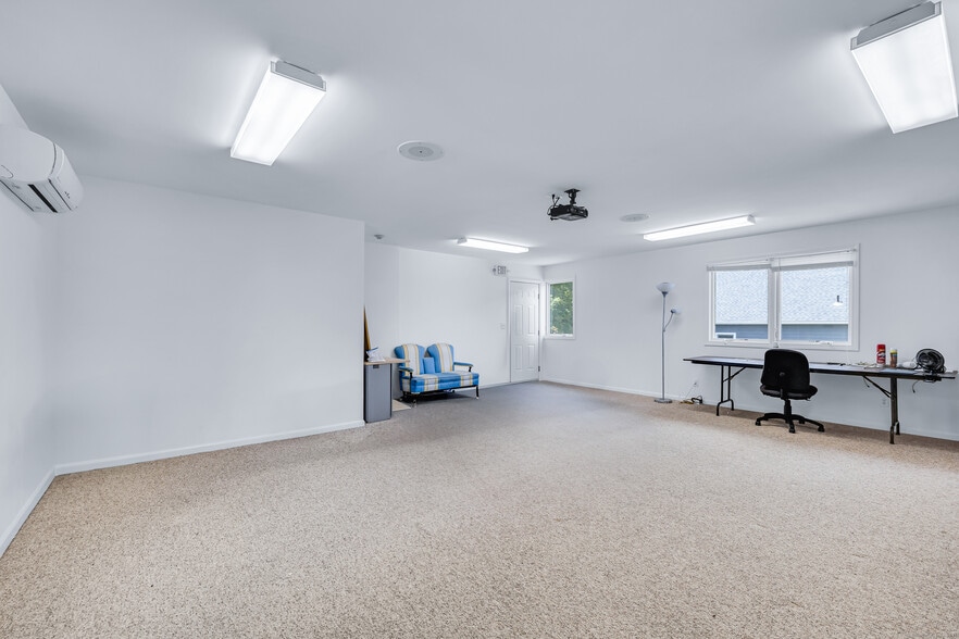 More Photos Of 93 Elm St, Old Saybrook Restaurant For Sale