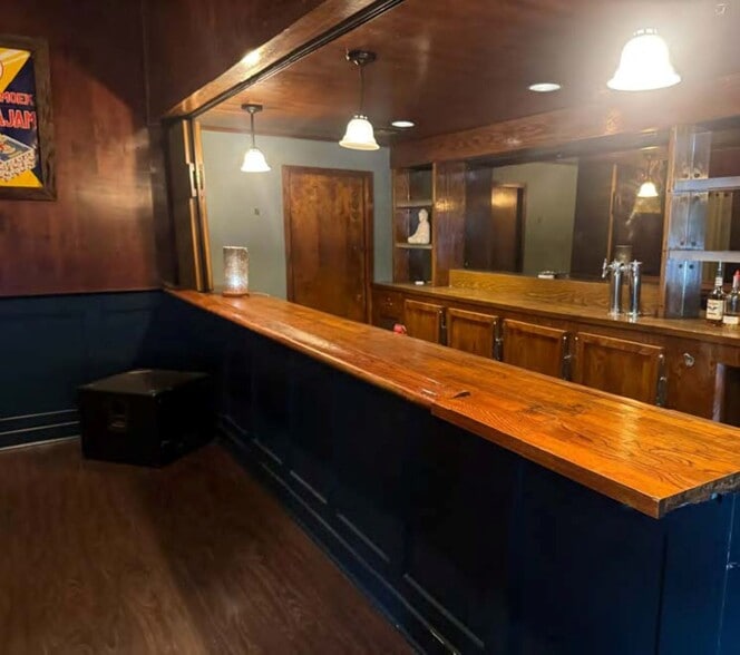 More Photos Of 105 NW 3rd Ave, Portland Storefront Retail Office For Sale