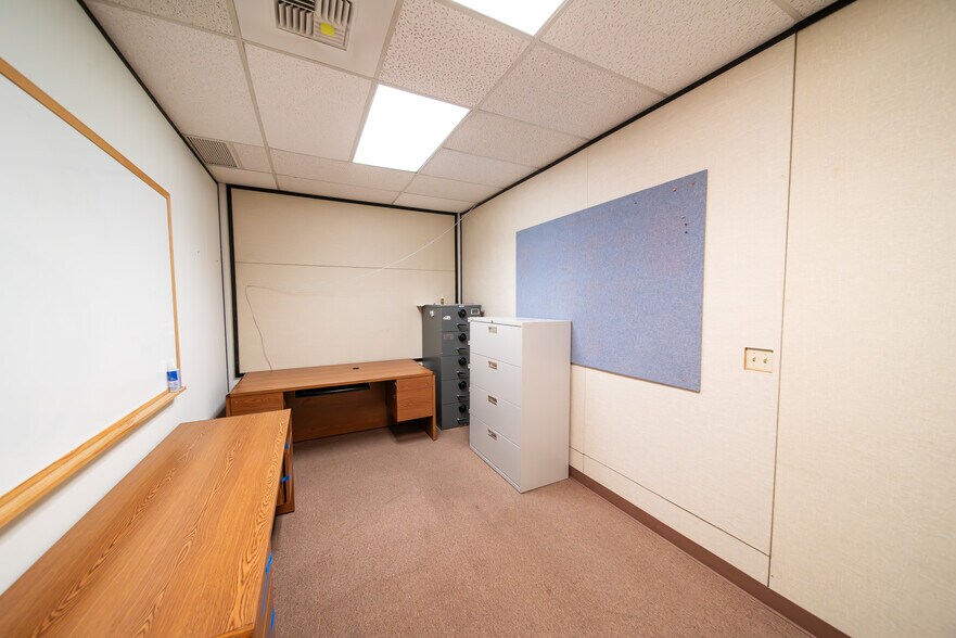 More Photos Of 1550 N Norma St, Ridgecrest Office For Lease