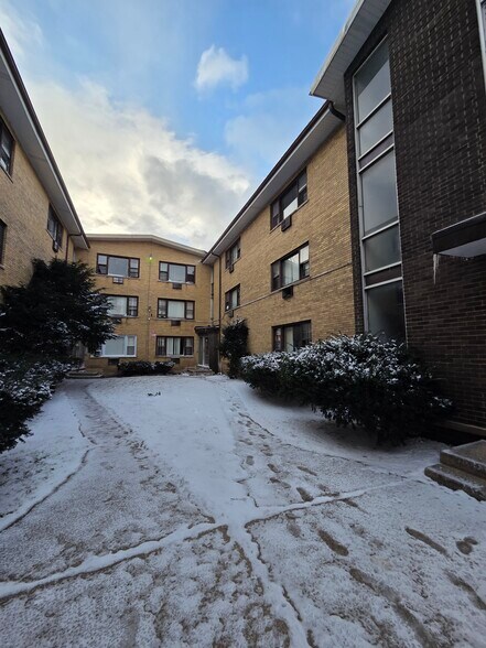 More Photos Of 7822-7824 S South Shore Dr, Chicago Apartments For Sale