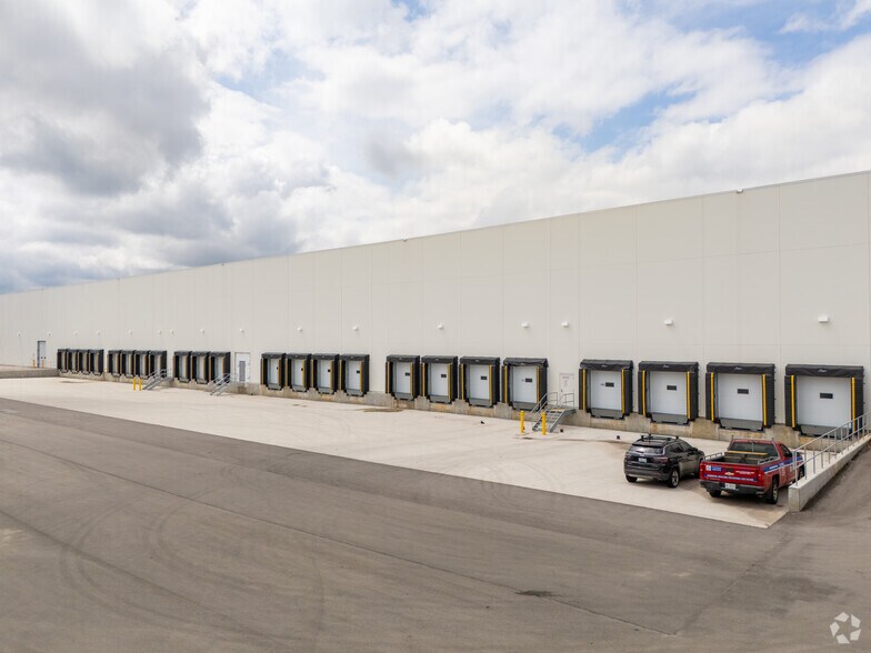 More Photos Of 540 Hanlon Creek Blvd, Guelph Industrial For Lease