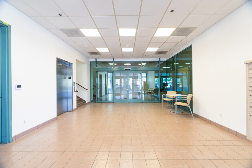 More Photos Of 17909 Soledad Canyon Rd, Santa Clarita Medical For Lease