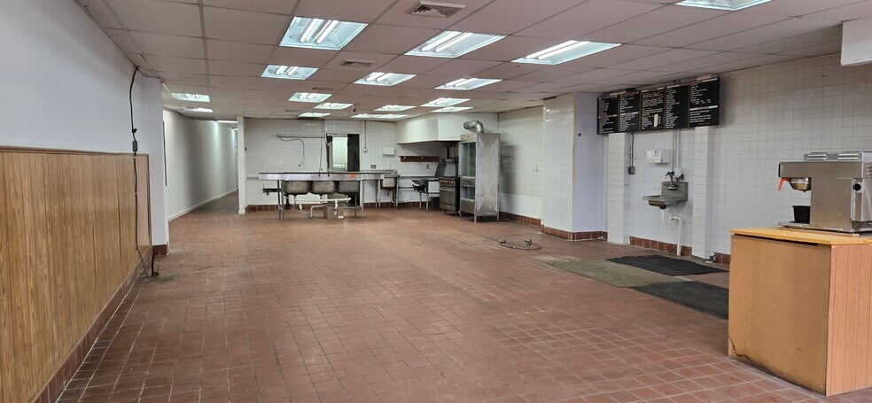 More Photos Of 29 Glen St, Glen Cove Storefront Retail Office For Lease
