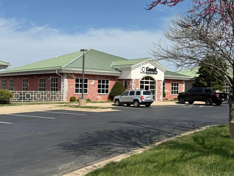 More Photos Of 909 E Republic Rd, Springfield Office For Sale