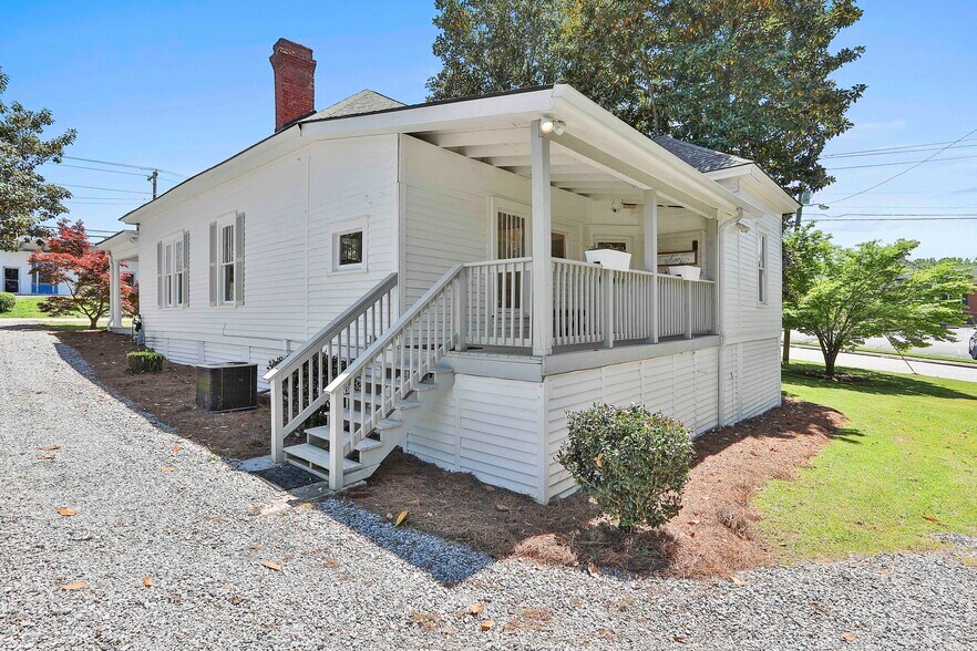 More Photos Of 53 Washington St, Fairburn Office For Sale