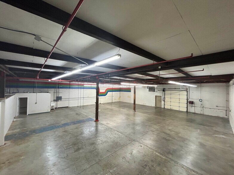More Photos Of 360-378 Upland Dr, Tukwila Warehouse For Sale
