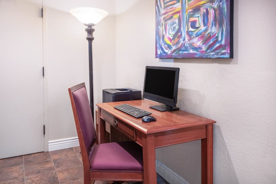 More Photos Of 3010 Green Mountain Dr, Branson Hotel For Sale